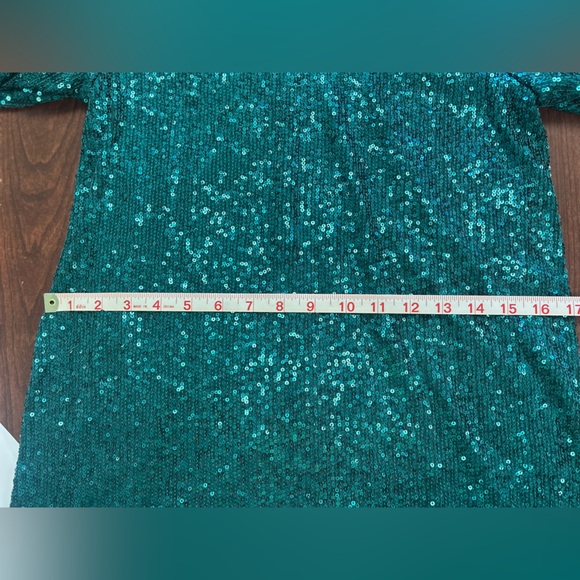 Elegant Green Sequin Dress - Picture 4 of 6
